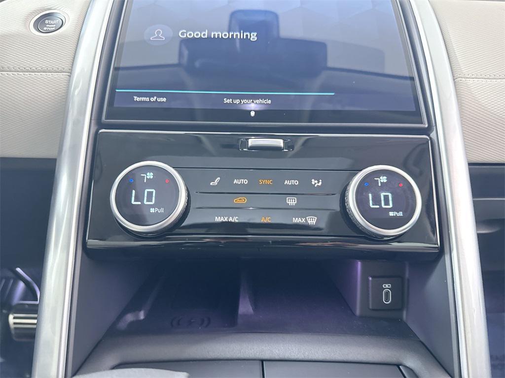 new 2026 Land Rover Discovery car, priced at $72,261