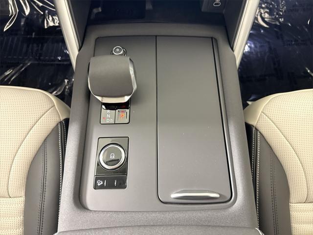 new 2025 Land Rover Discovery car, priced at $78,643