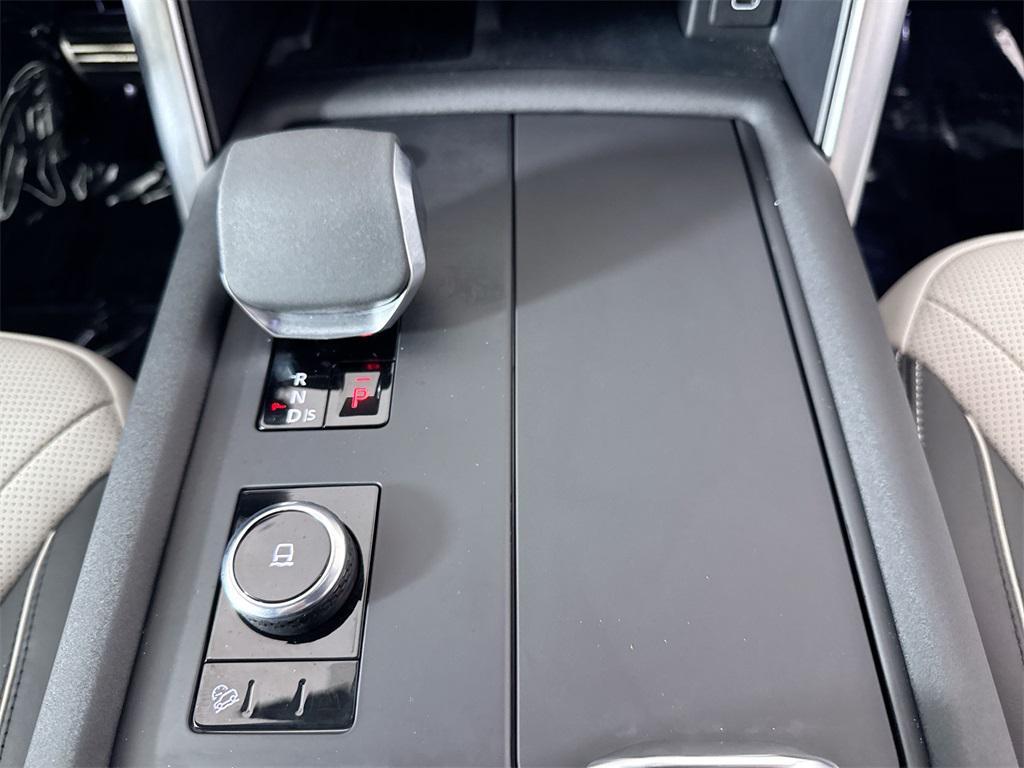 used 2024 Land Rover Discovery car, priced at $60,970