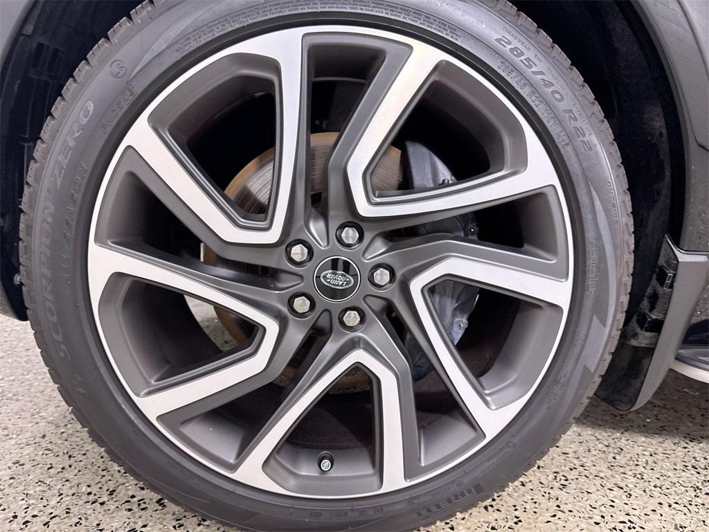 used 2024 Land Rover Discovery car, priced at $59,994
