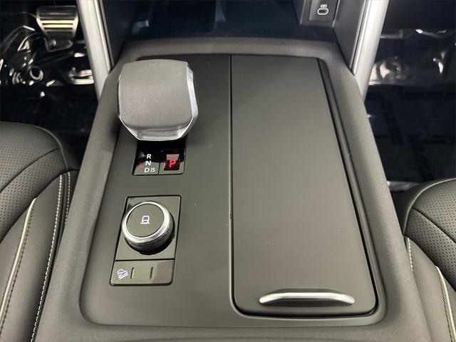 used 2024 Land Rover Discovery car, priced at $71,987