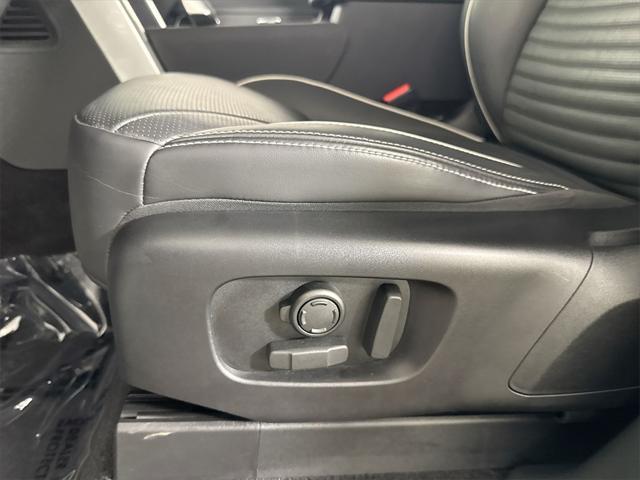 used 2024 Land Rover Discovery car, priced at $71,987