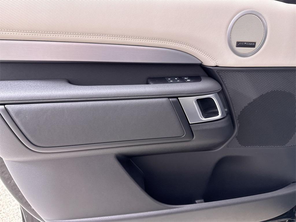 new 2026 Land Rover Discovery car, priced at $78,351