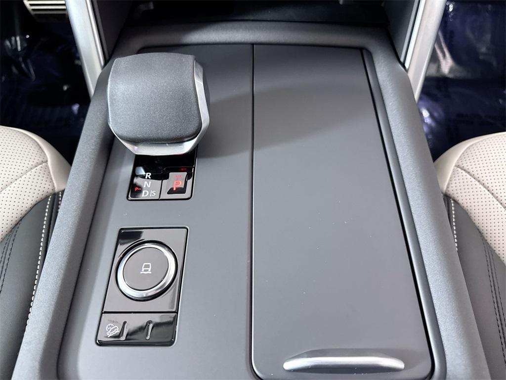 new 2026 Land Rover Discovery car, priced at $78,351