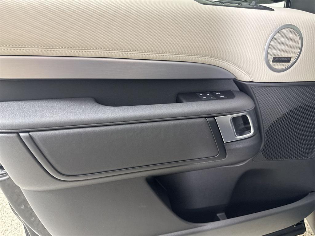 new 2025 Land Rover Discovery car, priced at $72,268