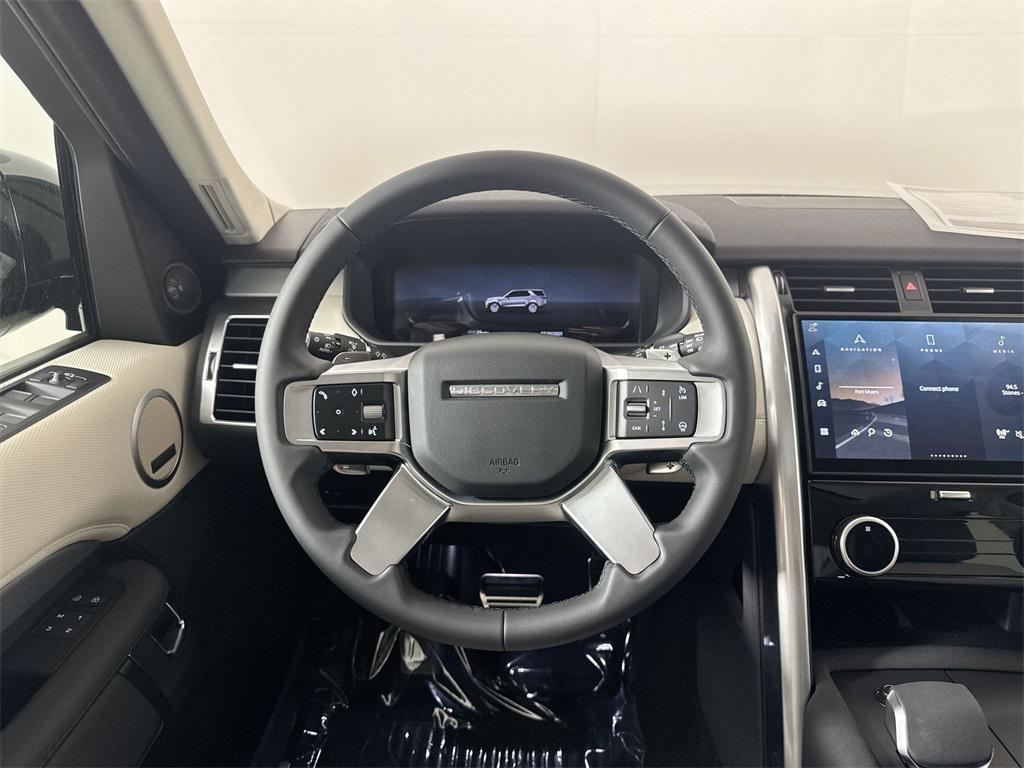 new 2025 Land Rover Discovery car, priced at $72,268