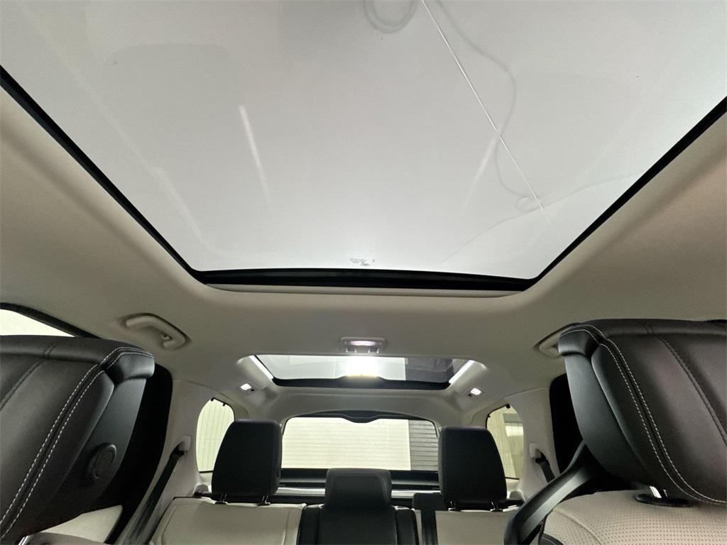 new 2025 Land Rover Discovery car, priced at $72,268