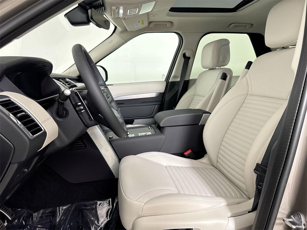 new 2025 Land Rover Discovery car, priced at $70,568