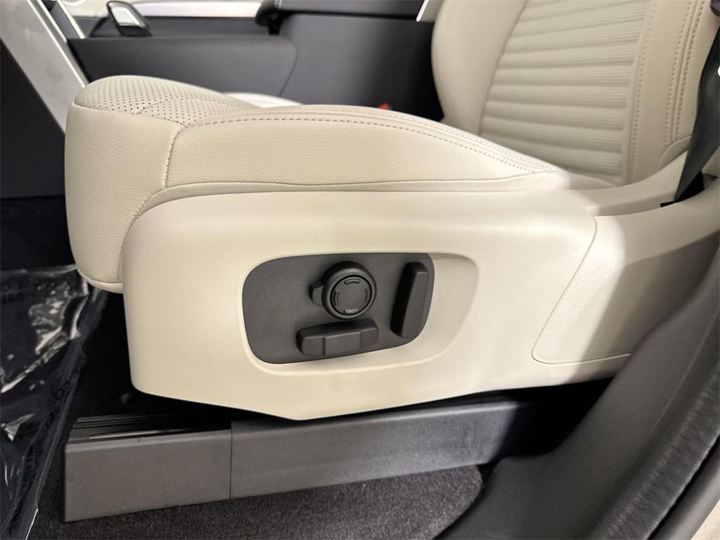 new 2025 Land Rover Discovery car, priced at $70,568