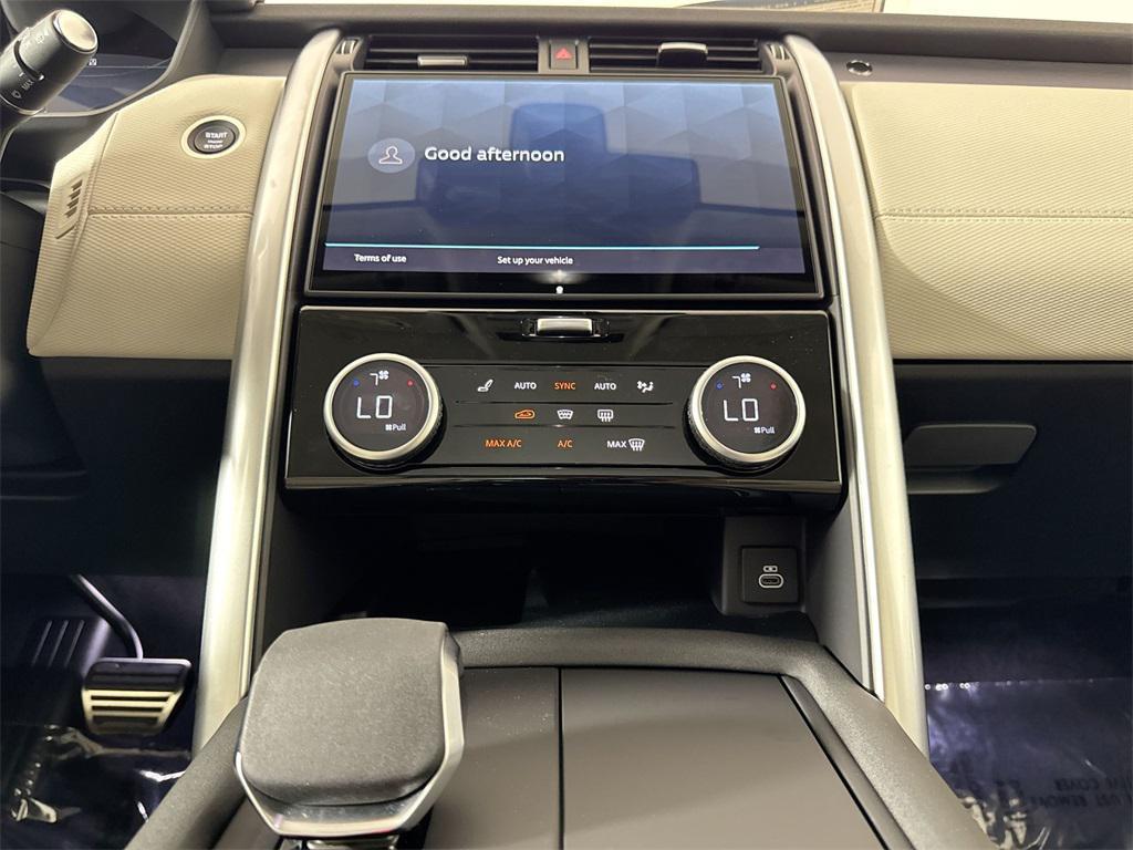 new 2025 Land Rover Discovery car, priced at $70,568