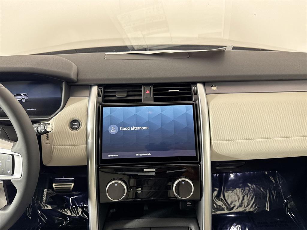 new 2025 Land Rover Discovery car, priced at $70,568