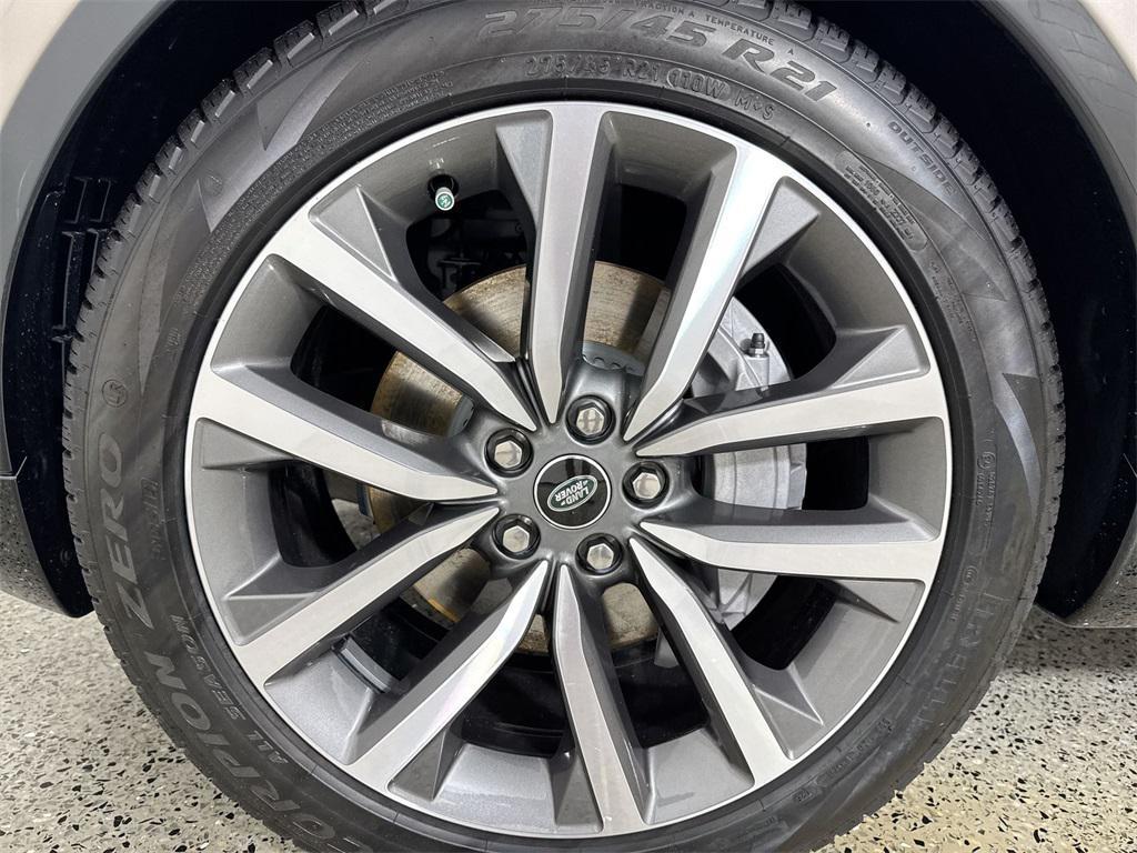 new 2025 Land Rover Discovery car, priced at $70,568