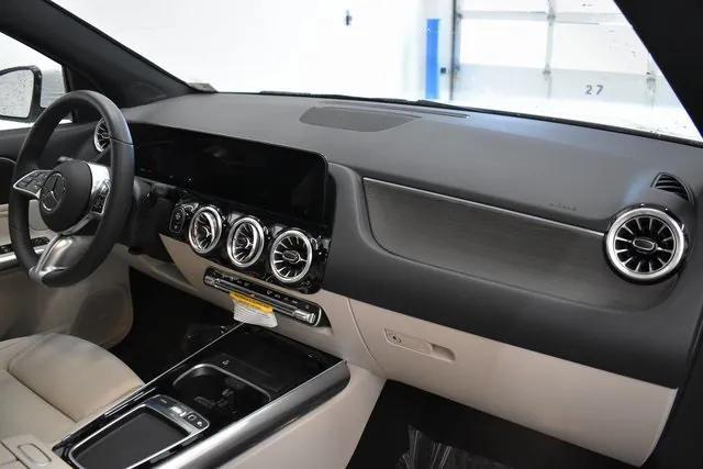 new 2025 Mercedes-Benz GLA 250 car, priced at $51,290