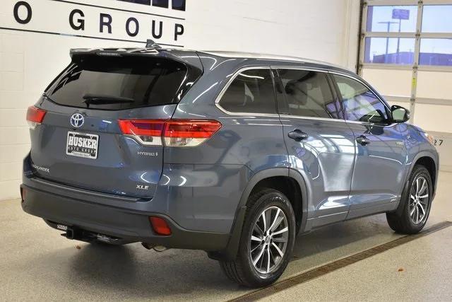 used 2017 Toyota Highlander Hybrid car, priced at $23,998