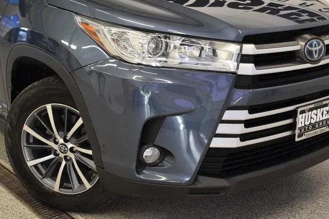 used 2017 Toyota Highlander Hybrid car, priced at $23,998