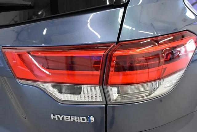 used 2017 Toyota Highlander Hybrid car, priced at $23,998