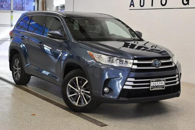 used 2017 Toyota Highlander Hybrid car, priced at $23,998