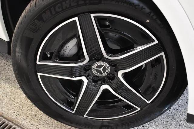 new 2025 Mercedes-Benz GLC 300 car, priced at $59,695