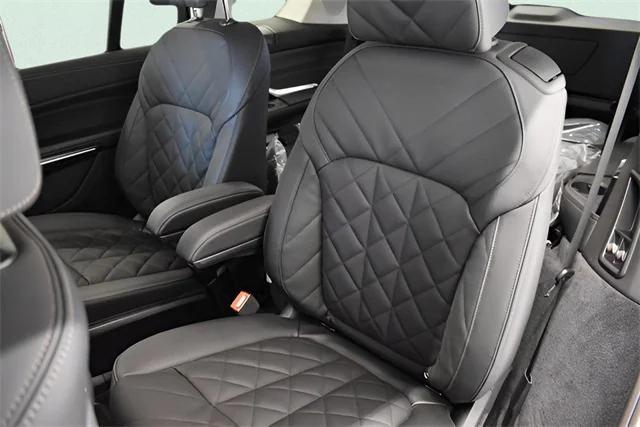 new 2026 BMW X7 car, priced at $93,785