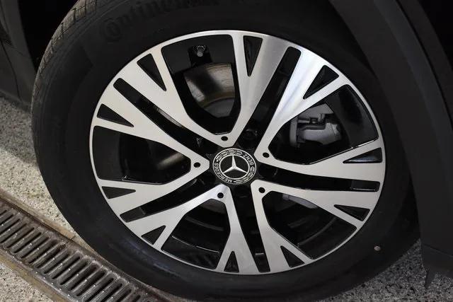 new 2025 Mercedes-Benz GLB 250 car, priced at $51,095