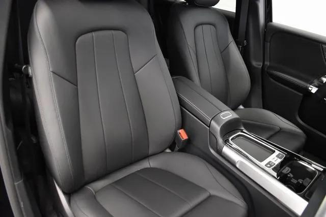 new 2025 Mercedes-Benz GLB 250 car, priced at $51,095