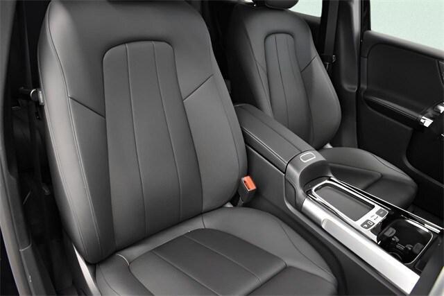 new 2025 Mercedes-Benz GLB 250 car, priced at $51,095
