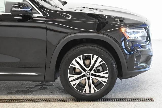 new 2025 Mercedes-Benz GLB 250 car, priced at $50,900