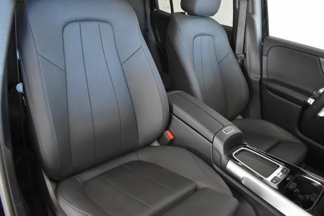 new 2025 Mercedes-Benz GLB 250 car, priced at $50,900