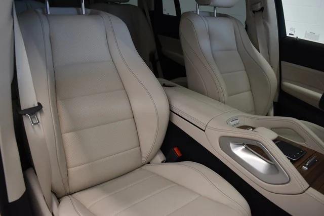 new 2025 Mercedes-Benz GLS 450 car, priced at $90,980
