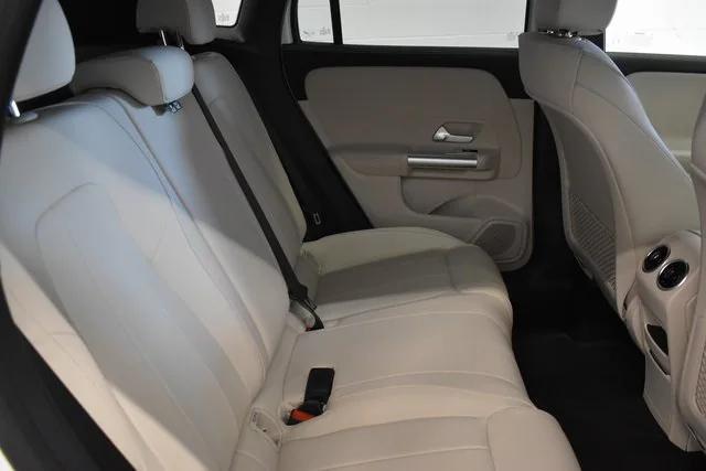 new 2025 Mercedes-Benz GLA 250 car, priced at $47,295