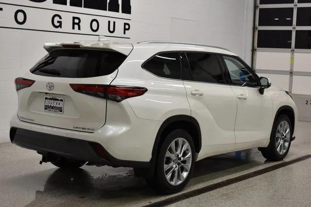 used 2021 Toyota Highlander car, priced at $35,498