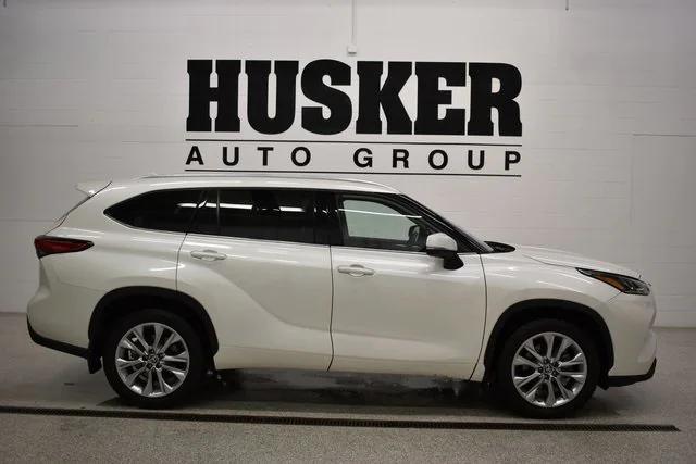 used 2021 Toyota Highlander car, priced at $35,498