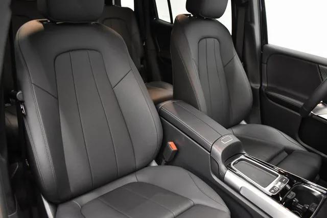 new 2025 Mercedes-Benz GLB 250 car, priced at $49,595