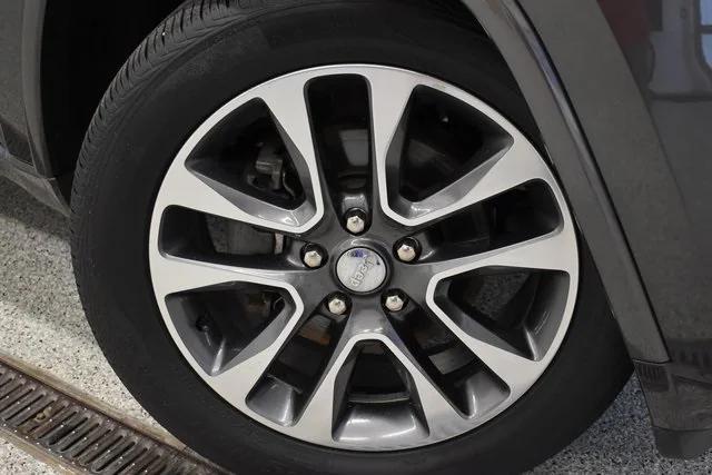 used 2017 Jeep Grand Cherokee car, priced at $21,498