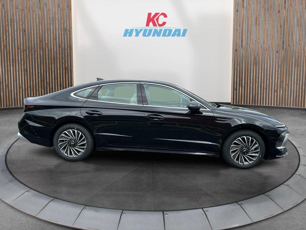 new 2025 Hyundai Sonata Hybrid car, priced at $32,372