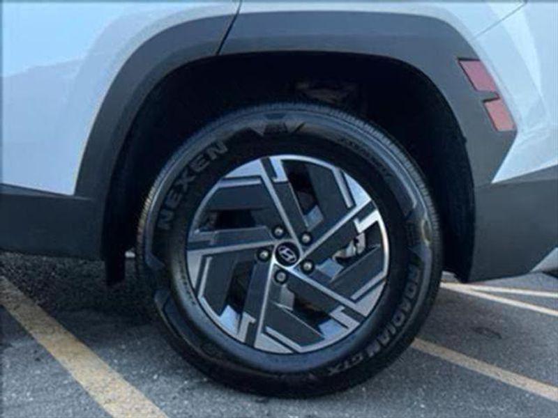 new 2025 Hyundai TUCSON Hybrid car, priced at $32,695