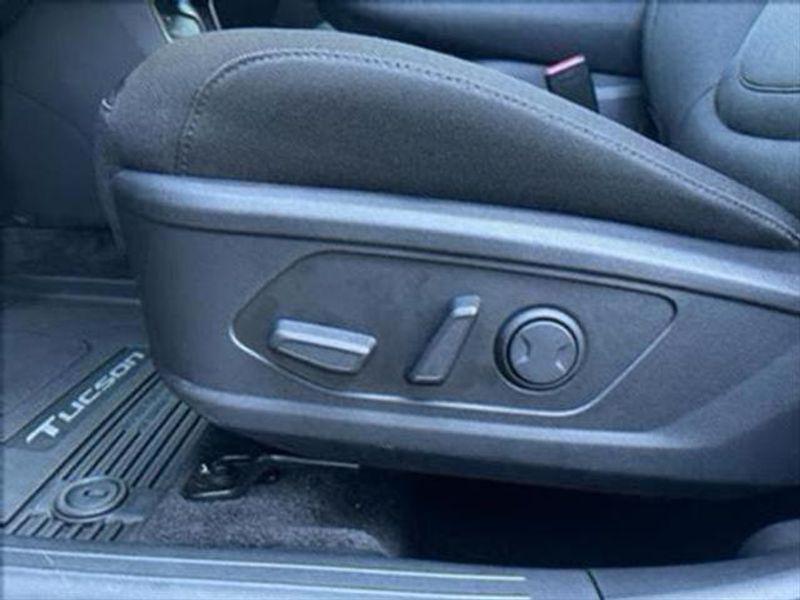 new 2025 Hyundai TUCSON Hybrid car, priced at $32,695