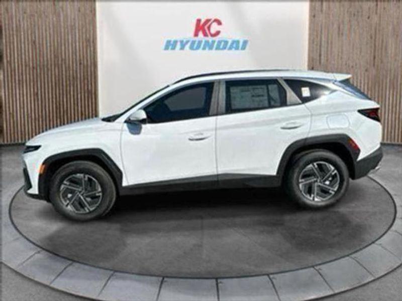 new 2025 Hyundai TUCSON Hybrid car, priced at $32,695