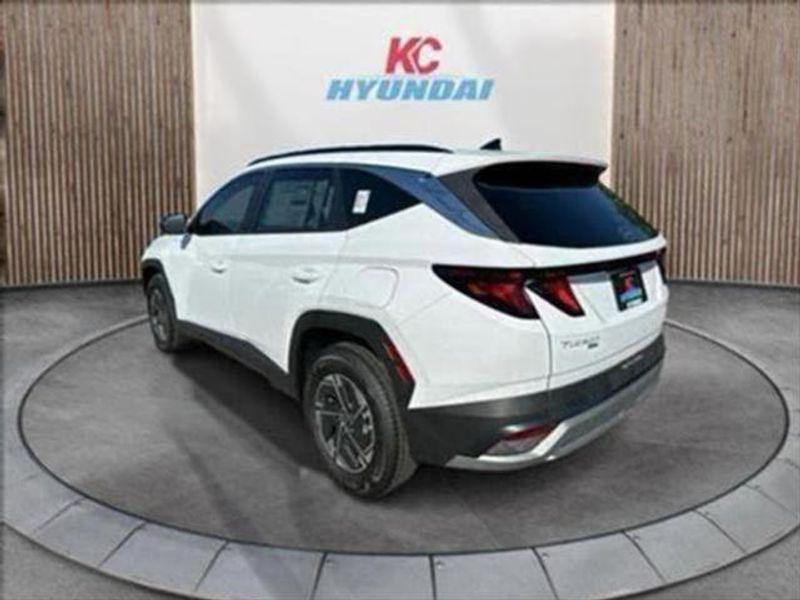 new 2025 Hyundai TUCSON Hybrid car, priced at $32,695