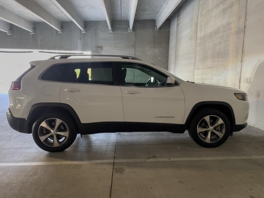 used 2020 Jeep Cherokee car, priced at $17,396