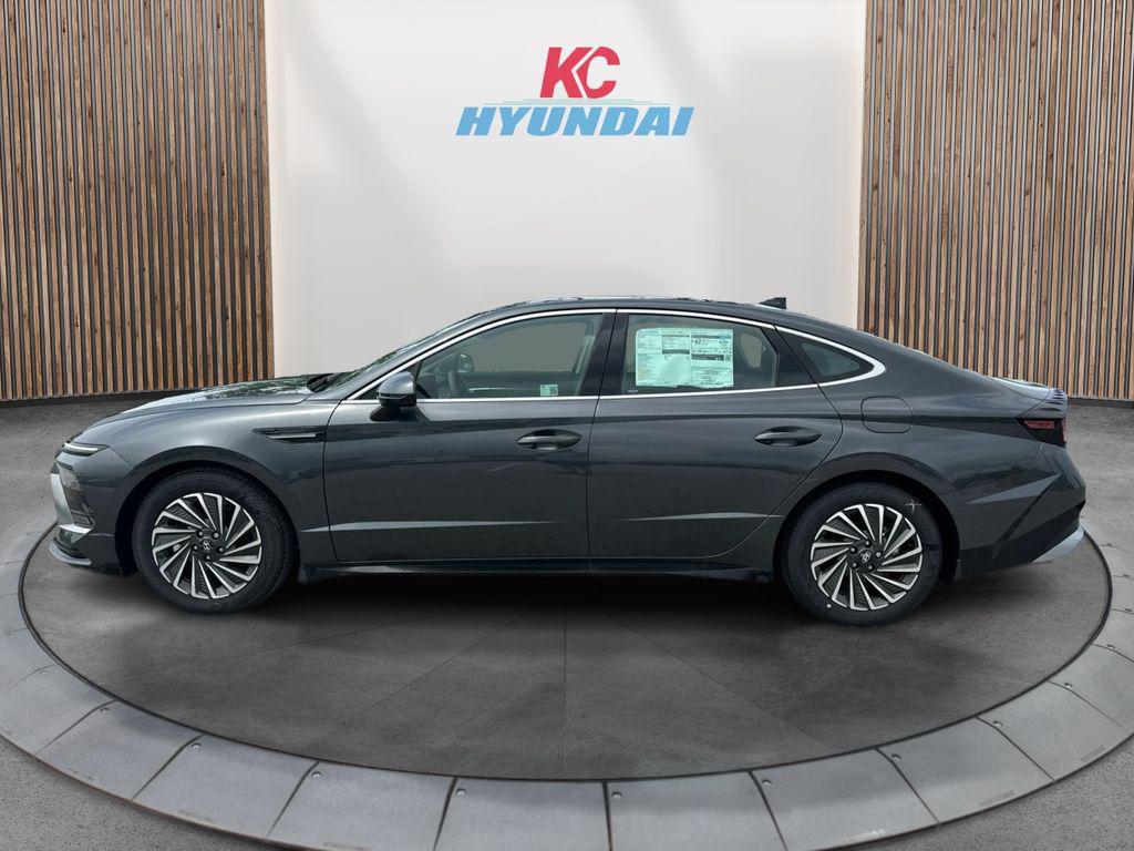 new 2025 Hyundai Sonata Hybrid car, priced at $32,612