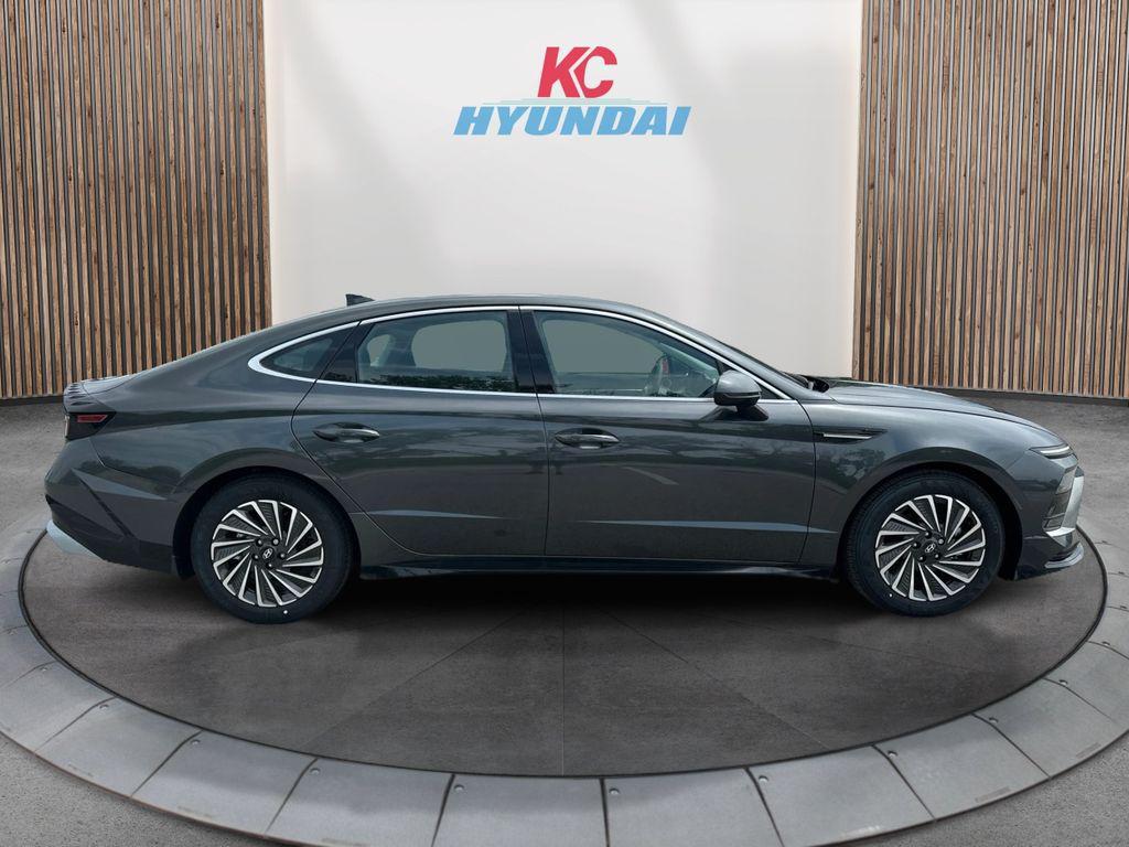 new 2025 Hyundai Sonata Hybrid car, priced at $32,612
