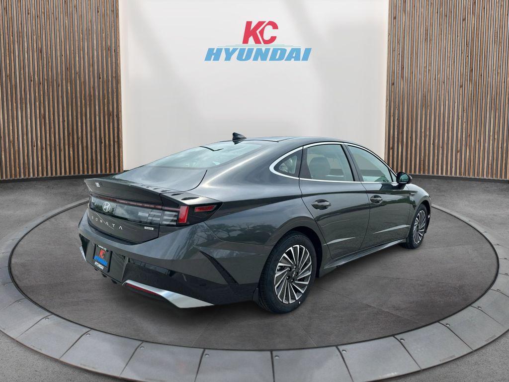 new 2025 Hyundai Sonata Hybrid car, priced at $32,612