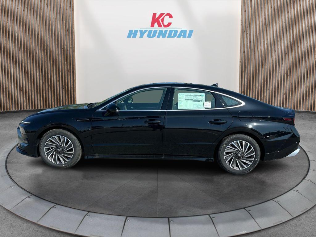new 2025 Hyundai Sonata Hybrid car, priced at $32,603