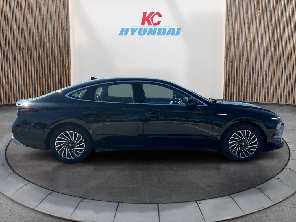 new 2025 Hyundai Sonata Hybrid car, priced at $32,603