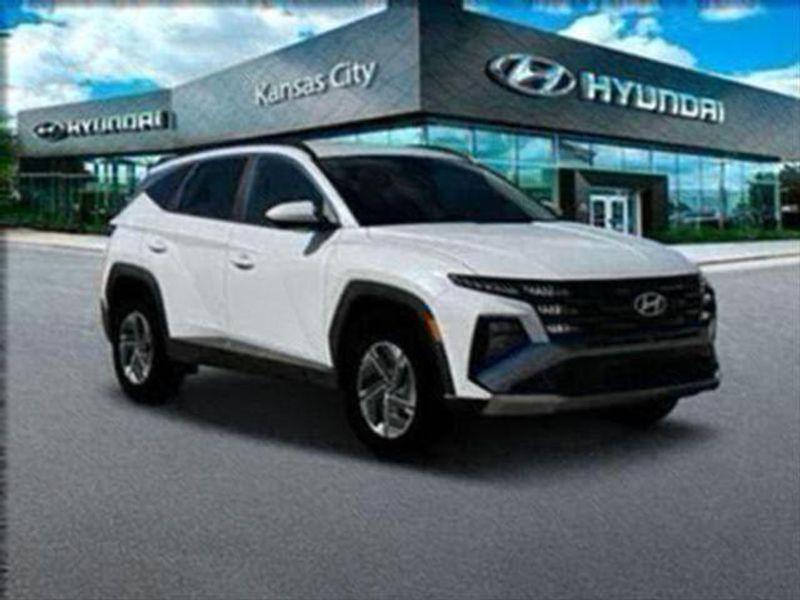 new 2025 Hyundai TUCSON Hybrid car, priced at $32,920