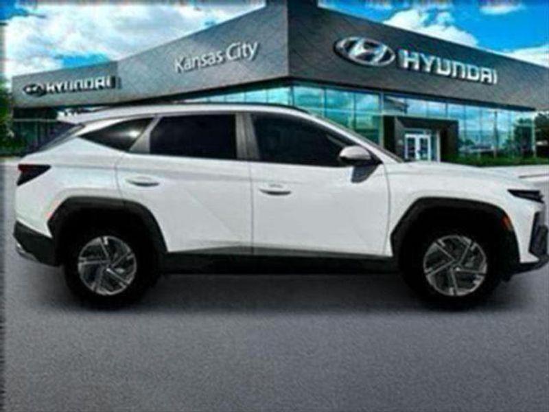 new 2025 Hyundai TUCSON Hybrid car, priced at $32,920