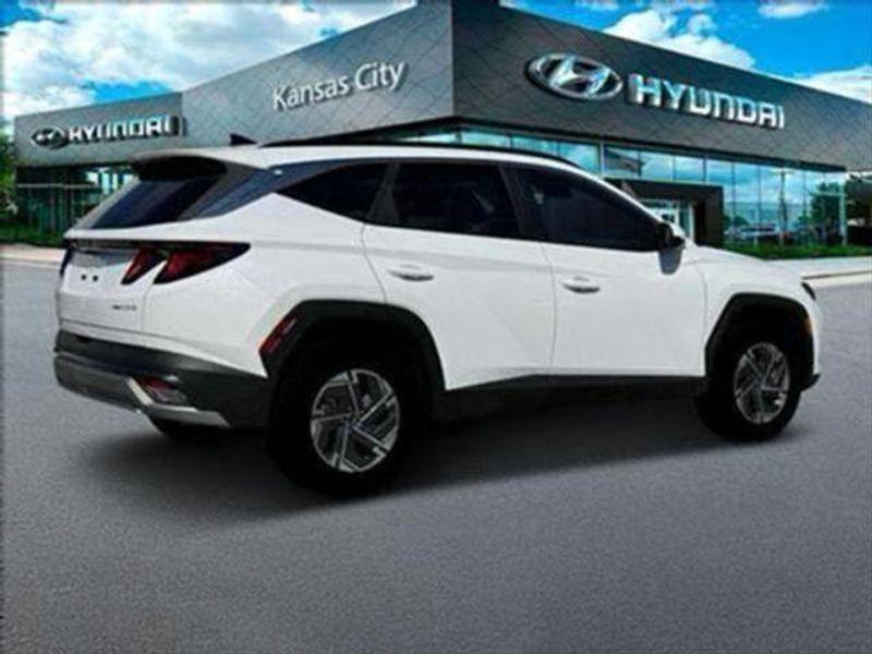 new 2025 Hyundai TUCSON Hybrid car, priced at $35,410