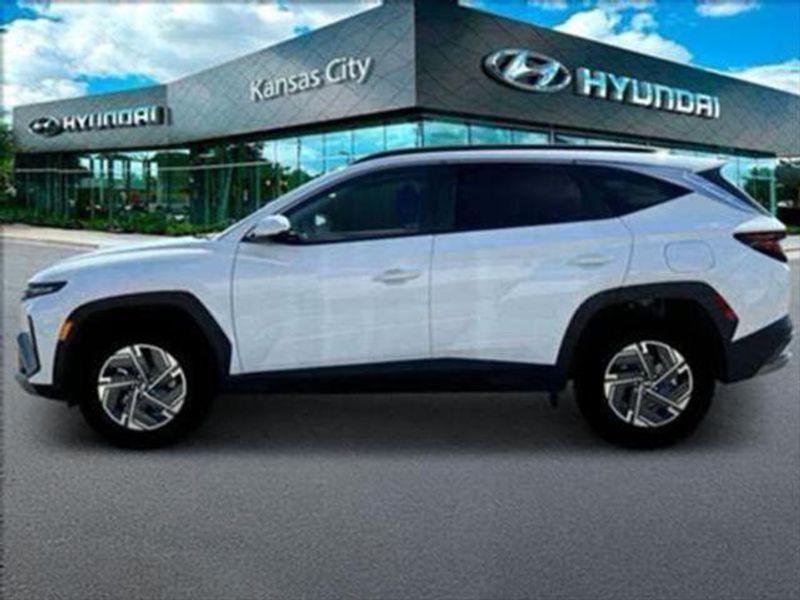new 2025 Hyundai TUCSON Hybrid car, priced at $35,410