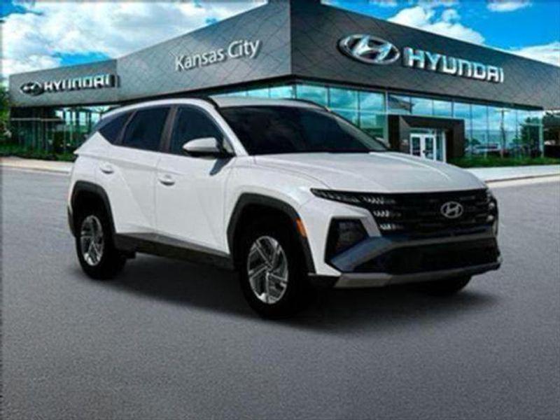 new 2025 Hyundai TUCSON Hybrid car, priced at $35,410